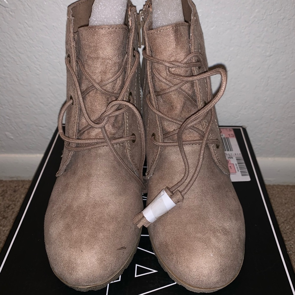 MIA TAN BOOTIES SIZE 8